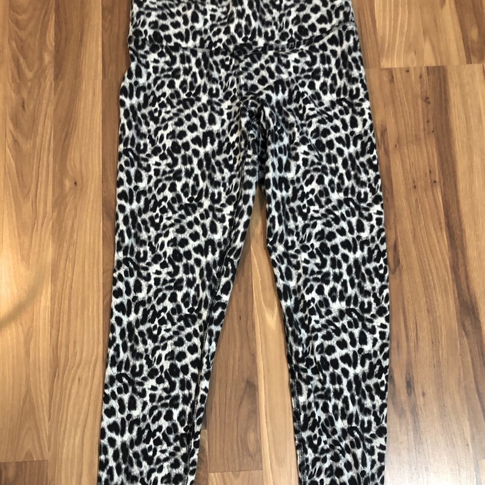 Victoria’s Secret Yoga Leggings Leopard Cheetah